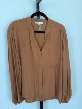 Young Fabulous & Broke Relaxed V-Neck Top in Camel